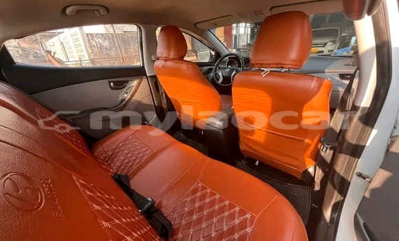 Buy Used Hyundai Elantra White Car in Vientiane in Vientiane Province Buy Used Hyundai Elantra White Car in Vientiane in Vientiane Province