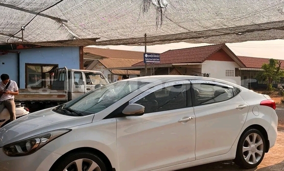 Buy Used Hyundai Elantra White Car in Vientiane in Vientiane Province Buy Used Hyundai Elantra White Car in Vientiane in Vientiane Province