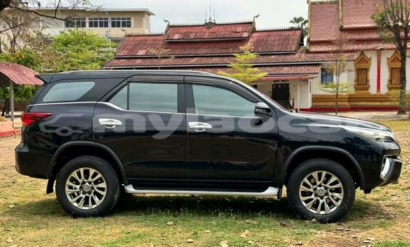 Buy Used Toyota Highlander Black Car in Vientiane in Vientiane Province Buy Used Toyota Highlander Black Car in Vientiane in Vientiane Province