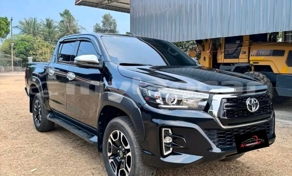 Buy Used Toyota Hilux Black Car in Vientiane in Vientiane Province Buy Used Toyota Hilux Black Car in Vientiane in Vientiane Province
