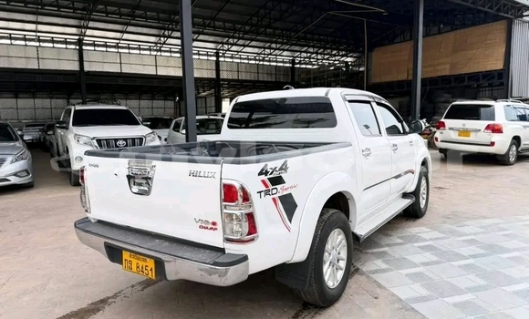 Buy Used Toyota Hilux White Car in Vientiane in Vientiane Province
