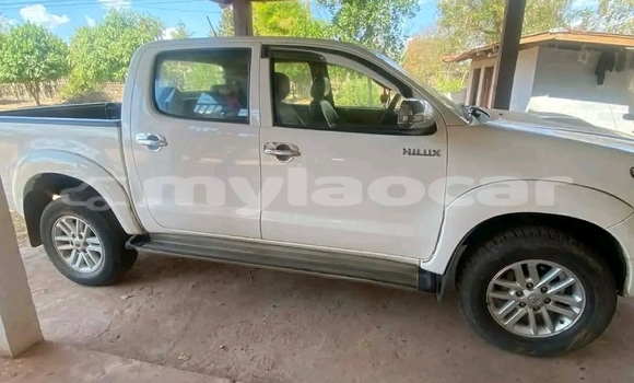 Buy Used Toyota Hilux White Car in Vientiane in Vientiane Province Buy Used Toyota Hilux White Car in Vientiane in Vientiane Province