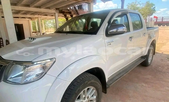 Buy Used Toyota Hilux White Car in Vientiane in Vientiane Province Buy Used Toyota Hilux White Car in Vientiane in Vientiane Province