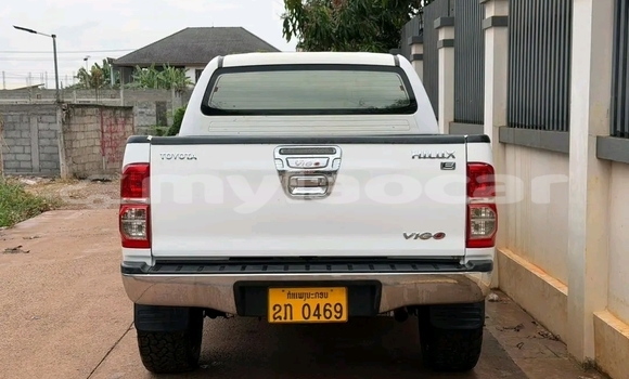 Buy Used Toyota Hilux White Car in Vientiane in Vientiane Province