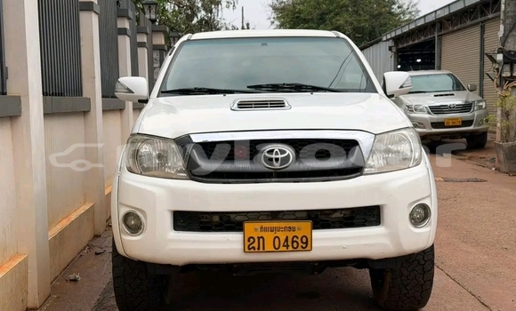 Buy Used Toyota Hilux White Car in Vientiane in Vientiane Province Buy Used Toyota Hilux White Car in Vientiane in Vientiane Province