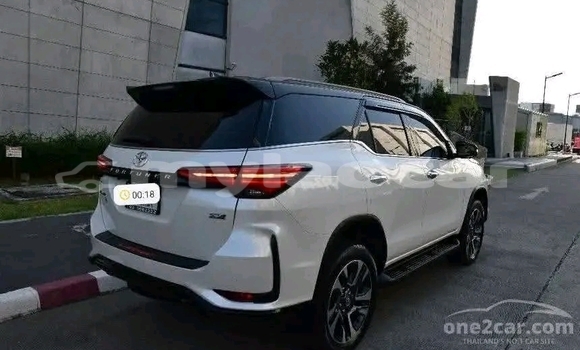 Buy Used Toyota Fortuner White Car in Vientiane in Vientiane Province Buy Used Toyota Fortuner White Car in Vientiane in Vientiane Province