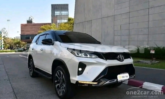 Buy Used Toyota Fortuner White Car in Vientiane in Vientiane Province Buy Used Toyota Fortuner White Car in Vientiane in Vientiane Province