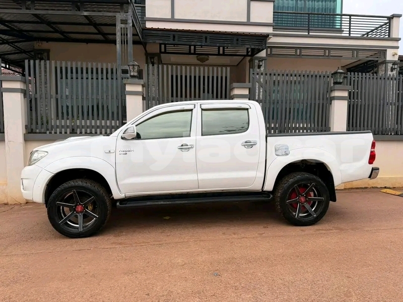 Big with watermark toyota vigo vientiane province vientiane 7287