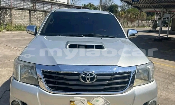Buy Used Toyota Fortuner White Car in Vientiane in Vientiane Province Buy Used Toyota Fortuner White Car in Vientiane in Vientiane Province