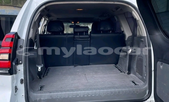 Buy Used Toyota Highlander White Car in Vientiane in Vientiane Province Buy Used Toyota Highlander White Car in Vientiane in Vientiane Province