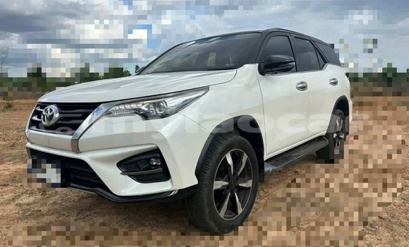 Buy Used Toyota Land Cruiser Prado White Car in Vientiane in Vientiane Province Buy Used Toyota Land Cruiser Prado White Car in Vientiane in Vientiane Province