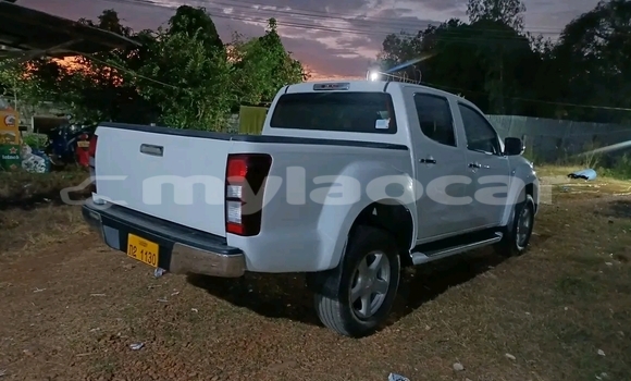 Buy Used Isuzu Rodeo White Car in Vientiane in Vientiane Province Buy Used Isuzu Rodeo White Car in Vientiane in Vientiane Province
