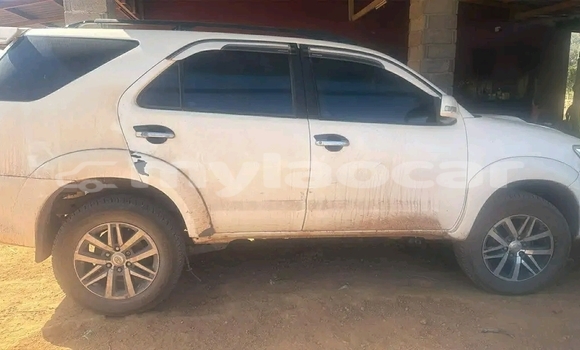 Buy Used Toyota Fortuner White Car in Vientiane in Vientiane Province Buy Used Toyota Fortuner White Car in Vientiane in Vientiane Province