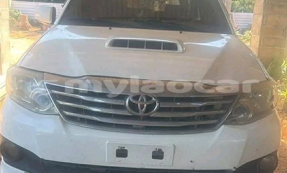 Buy Used Toyota Fortuner White Car in Vientiane in Vientiane Province Buy Used Toyota Fortuner White Car in Vientiane in Vientiane Province