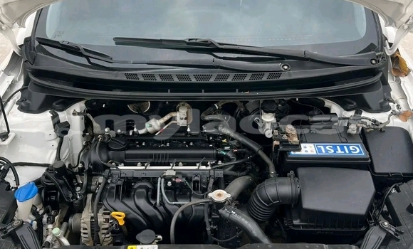 Buy Used Hyundai Elantra White Car in Vientiane in Vientiane Province