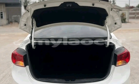 Buy Used Hyundai Elantra White Car in Vientiane in Vientiane Province Buy Used Hyundai Elantra White Car in Vientiane in Vientiane Province