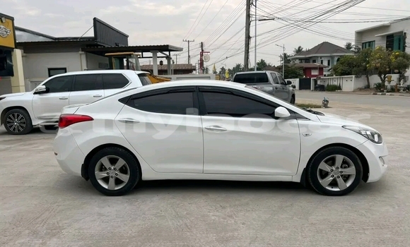 Buy Used Hyundai Elantra White Car in Vientiane in Vientiane Province Buy Used Hyundai Elantra White Car in Vientiane in Vientiane Province