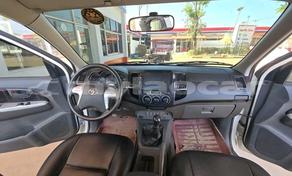 Buy Used Toyota Hilux White Car in Vientiane in Vientiane Province