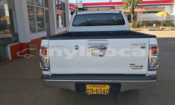 Buy Used Toyota Hilux White Car in Vientiane in Vientiane Province Buy Used Toyota Hilux White Car in Vientiane in Vientiane Province