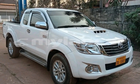 Buy Used Toyota Hilux White Car in Vientiane in Vientiane Province Buy Used Toyota Hilux White Car in Vientiane in Vientiane Province