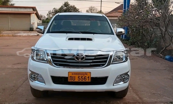 Buy Used Toyota Hilux White Car in Vientiane in Vientiane Province Buy Used Toyota Hilux White Car in Vientiane in Vientiane Province