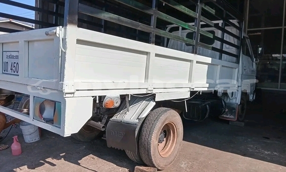 Buy Used Toyota Hilux White Car in Vientiane in Vientiane Province