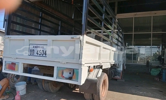 Buy Used Toyota Hilux White Car in Vientiane in Vientiane Province Buy Used Toyota Hilux White Car in Vientiane in Vientiane Province