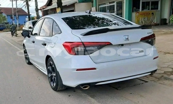 Buy Used Hyundai Tucson White Car in Vientiane in Vientiane Province Buy Used Hyundai Tucson White Car in Vientiane in Vientiane Province