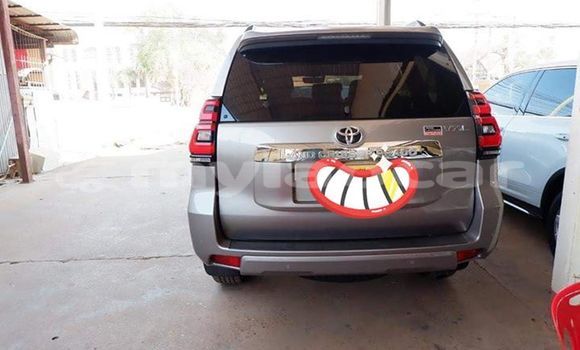 Buy Used Toyota Land Cruiser Prado Silver Car in Vientiane in Vientiane Province Buy Used Toyota Land Cruiser Prado Silver Car in Vientiane in Vientiane Province