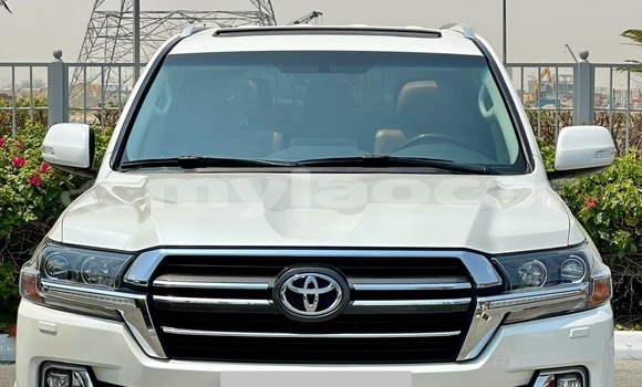 Buy Used Toyota Land Cruiser White Car in Thakhek in Khammouan Province