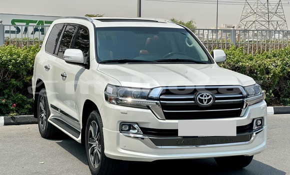 Buy Used Toyota Land Cruiser White Car in Thakhek in Khammouan Province Buy Used Toyota Land Cruiser White Car in Thakhek in Khammouan Province