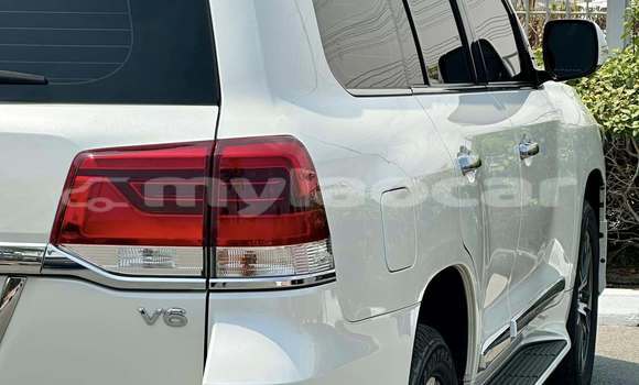 Buy Used Toyota Land Cruiser White Car in Thakhek in Khammouan Province Buy Used Toyota Land Cruiser White Car in Thakhek in Khammouan Province