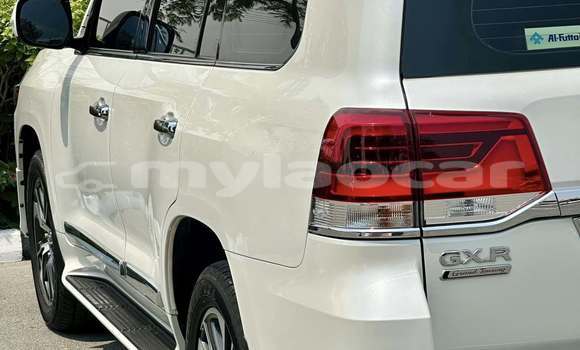 Buy Used Toyota Land Cruiser White Car in Thakhek in Khammouan Province Buy Used Toyota Land Cruiser White Car in Thakhek in Khammouan Province