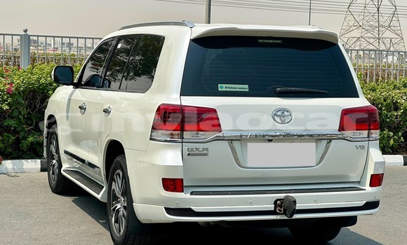 Buy Used Toyota Land Cruiser White Car in Thakhek in Khammouan Province Buy Used Toyota Land Cruiser White Car in Thakhek in Khammouan Province