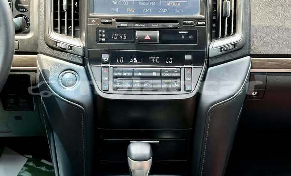 Buy Used Toyota Land Cruiser White Car in Thakhek in Khammouan Province Buy Used Toyota Land Cruiser White Car in Thakhek in Khammouan Province