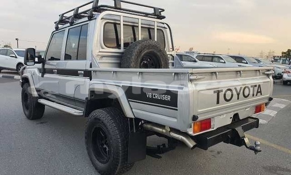 Buy Used Toyota Land Cruiser Silver Car in Saravan in Salavan Province Buy Used Toyota Land Cruiser Silver Car in Saravan in Salavan Province