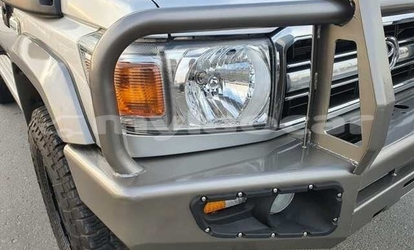 Buy Used Toyota Land Cruiser Silver Car in Saravan in Salavan Province Buy Used Toyota Land Cruiser Silver Car in Saravan in Salavan Province