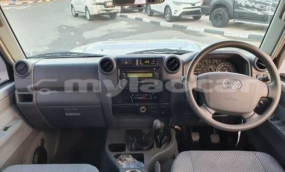 Buy Used Toyota Land Cruiser Silver Car in Saravan in Salavan Province Buy Used Toyota Land Cruiser Silver Car in Saravan in Salavan Province