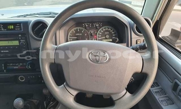 Buy Used Toyota Land Cruiser Silver Car in Saravan in Salavan Province Buy Used Toyota Land Cruiser Silver Car in Saravan in Salavan Province