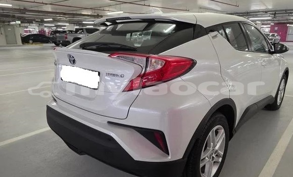 Buy Used Toyota C-HR White Car in Vientiane in Vientiane Province Buy Used Toyota C-HR White Car in Vientiane in Vientiane Province