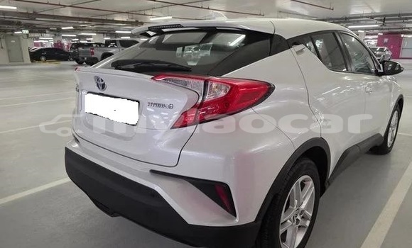 Buy Used Toyota C-HR White Car in Vientiane in Vientiane Province Buy Used Toyota C-HR White Car in Vientiane in Vientiane Province
