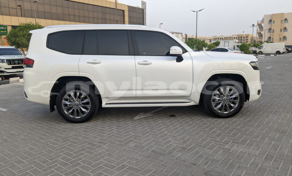 Buy Used Toyota Land Cruiser White Car in Vientiane in Vientiane Province