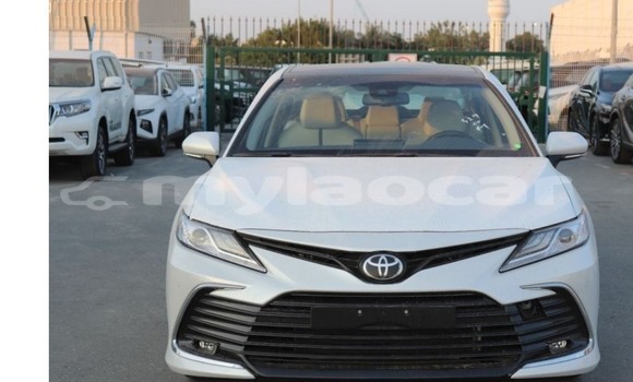 Buy Used Toyota Camry White Car in Vientiane in Vientiane Province