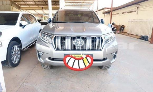 Buy Used Toyota Land Cruiser Prado Silver Car in Vientiane in Vientiane Province Buy Used Toyota Land Cruiser Prado Silver Car in Vientiane in Vientiane Province