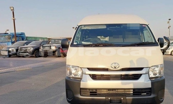 ຊື້ ໃຊ້ແລ້ວ Toyota Hiace White ລົດ ໃນ Vientiane ໃນ Vientiane Province ຊື້ ໃຊ້ແລ້ວ Toyota Hiace White ລົດ ໃນ Vientiane ໃນ Vientiane Province