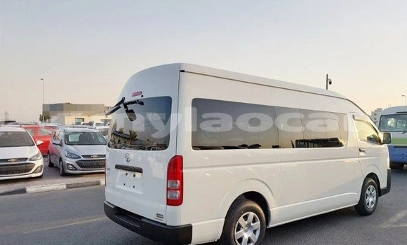 ຊື້ ໃຊ້ແລ້ວ Toyota Hiace White ລົດ ໃນ Vientiane ໃນ Vientiane Province ຊື້ ໃຊ້ແລ້ວ Toyota Hiace White ລົດ ໃນ Vientiane ໃນ Vientiane Province