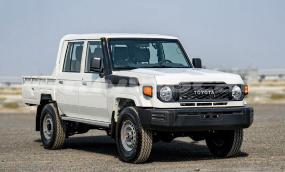Buy Used Toyota Land Cruiser White Car in Vientiane in Vientiane Province Buy Used Toyota Land Cruiser White Car in Vientiane in Vientiane Province