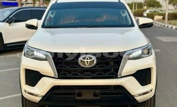 Buy Used Toyota Fortuner White Car in Vientiane in Vientiane Province Buy Used Toyota Fortuner White Car in Vientiane in Vientiane Province
