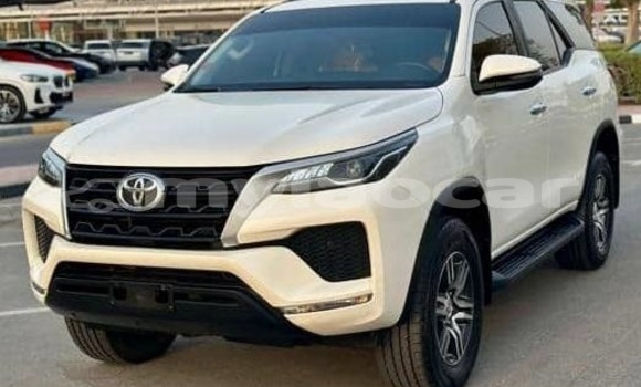 Buy Used Toyota Fortuner White Car in Vientiane in Vientiane Province Buy Used Toyota Fortuner White Car in Vientiane in Vientiane Province