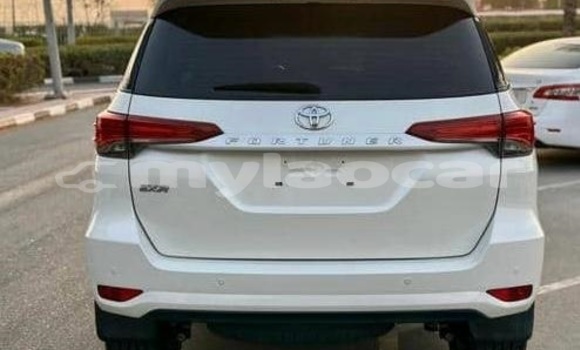 Buy Used Toyota Fortuner White Car in Vientiane in Vientiane Province Buy Used Toyota Fortuner White Car in Vientiane in Vientiane Province